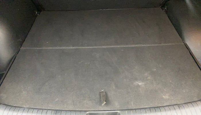 2017 Hyundai Creta SX PLUS 1.6 PETROL, Petrol, Manual, 80,223 km, Boot Inside