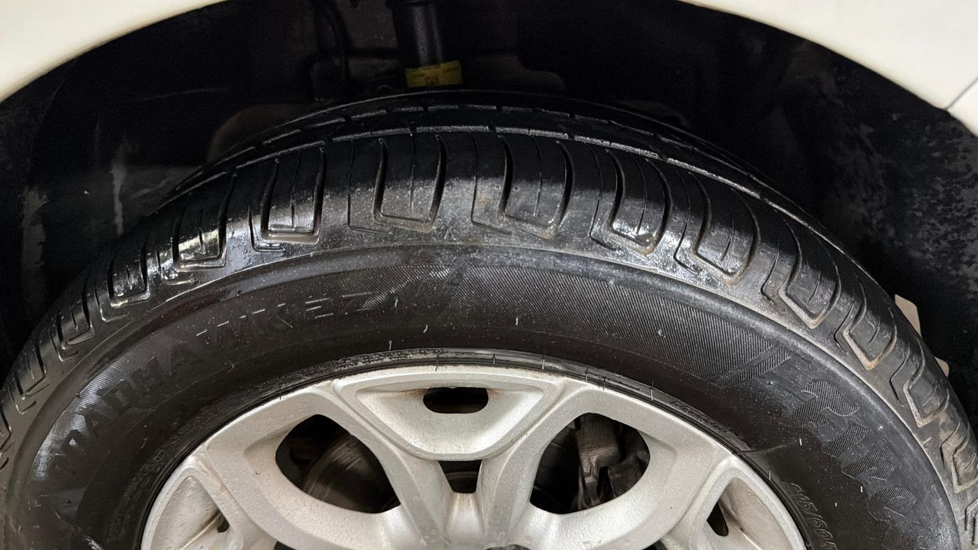 2015 Ford Ecosport TITANIUM 1.5L PETROL, Petrol, Manual, 1,13,979 km, Right Front Tyre Tread