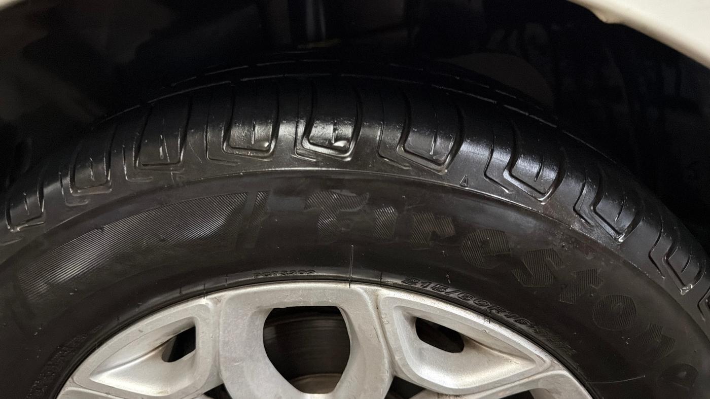 2015 Ford Ecosport TITANIUM 1.5L PETROL, Petrol, Manual, 1,13,979 km, Left Front Tyre Tread