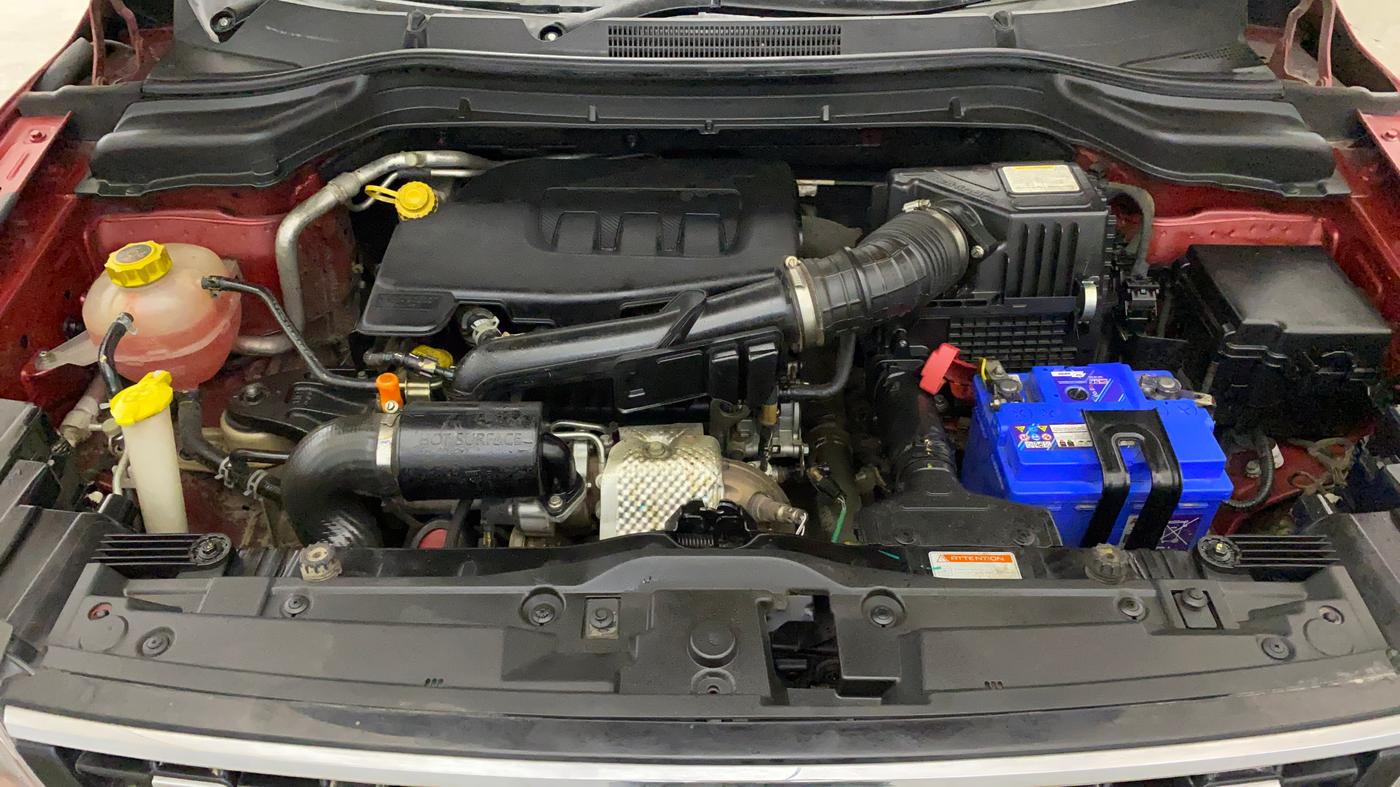 2019 Mahindra XUV300 W8 1.2 PETROL, Petrol, Manual, 83,596 km, Engine View