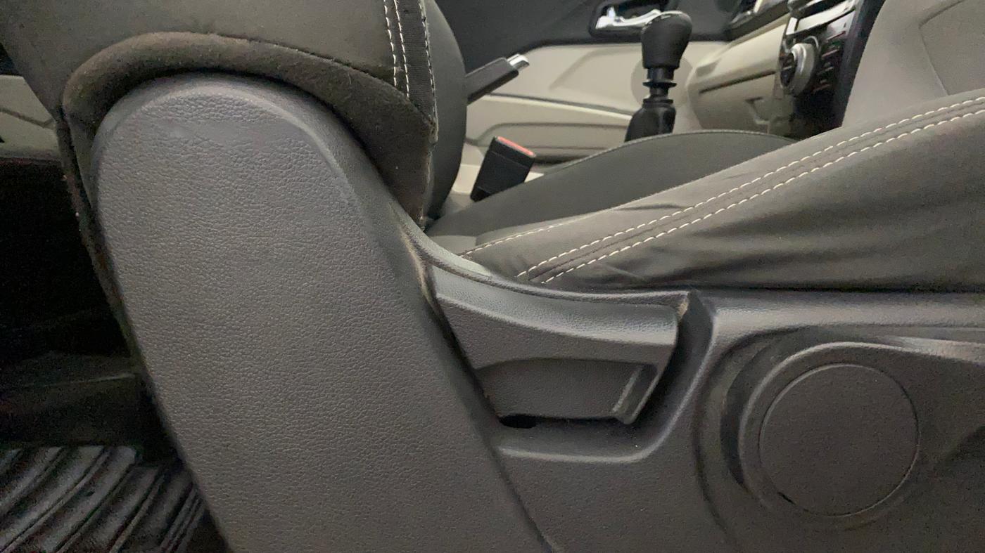 2019 Mahindra XUV300 W8 1.2 PETROL, Petrol, Manual, 83,596 km, Driver Side Adjustment Panel