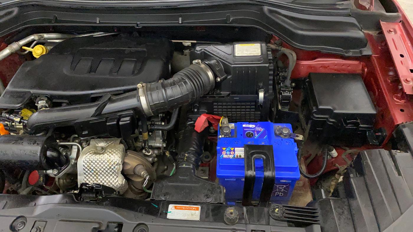 2019 Mahindra XUV300 W8 1.2 PETROL, Petrol, Manual, 83,596 km, Engine View - Left