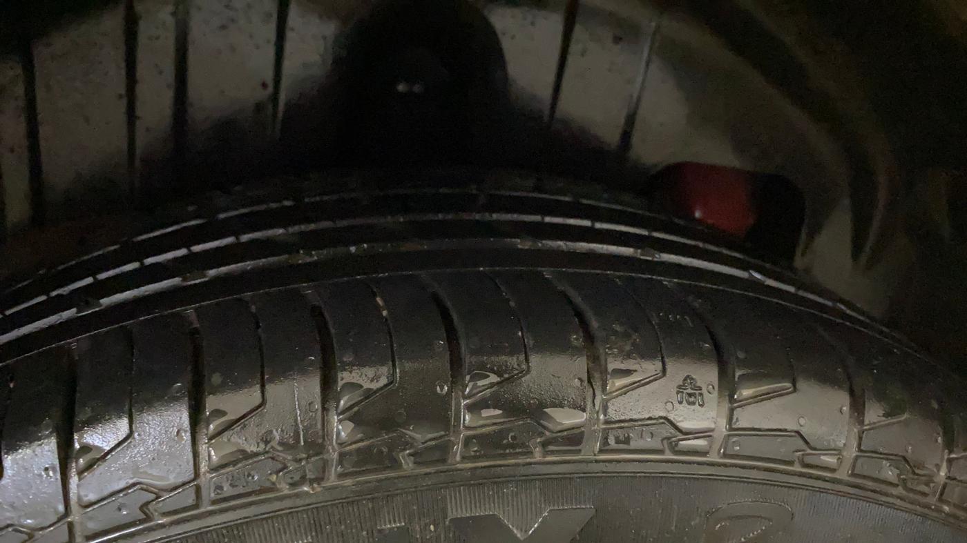 2019 Mahindra XUV300 W8 1.2 PETROL, Petrol, Manual, 83,596 km, Right Rear Tyre Tread