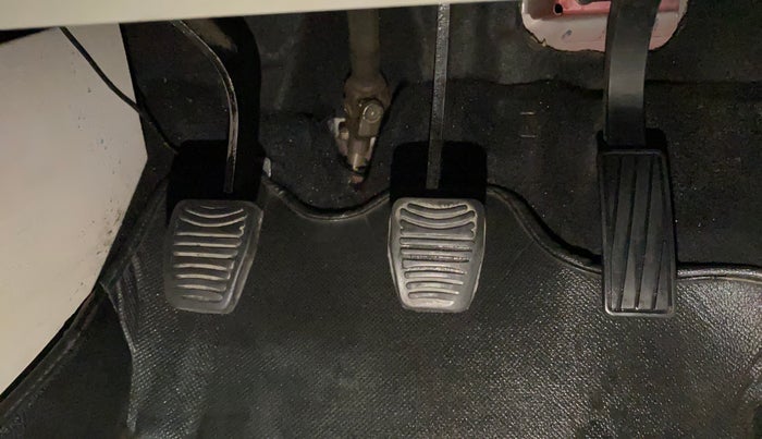 2019 Mahindra XUV300 W8 1.2 PETROL, Petrol, Manual, 83,696 km, Pedals