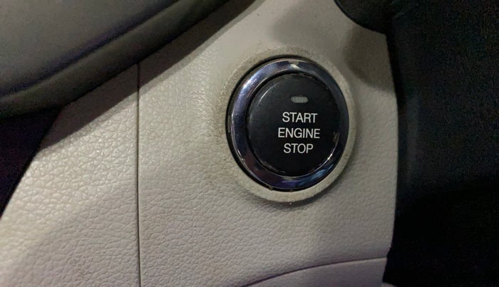 2019 Mahindra XUV300 W8 1.2 PETROL, Petrol, Manual, 83,696 km, Keyless Start/ Stop Button