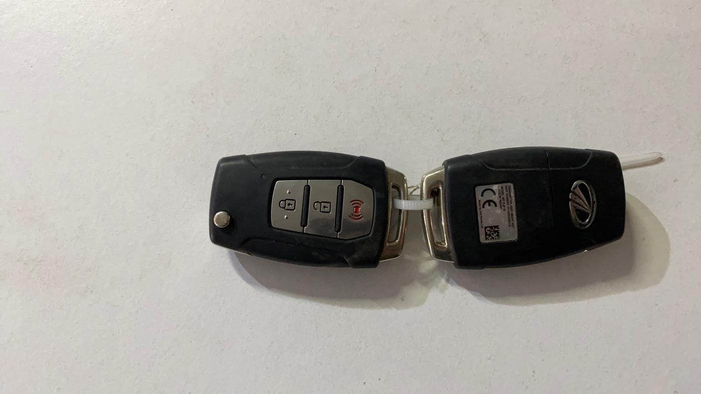 2019 Mahindra XUV300 W8 1.2 PETROL, Petrol, Manual, 83,596 km, Key Close Up