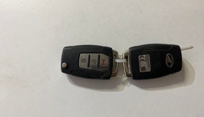 2019 Mahindra XUV300 W8 1.2 PETROL, Petrol, Manual, 83,696 km, Key Close Up