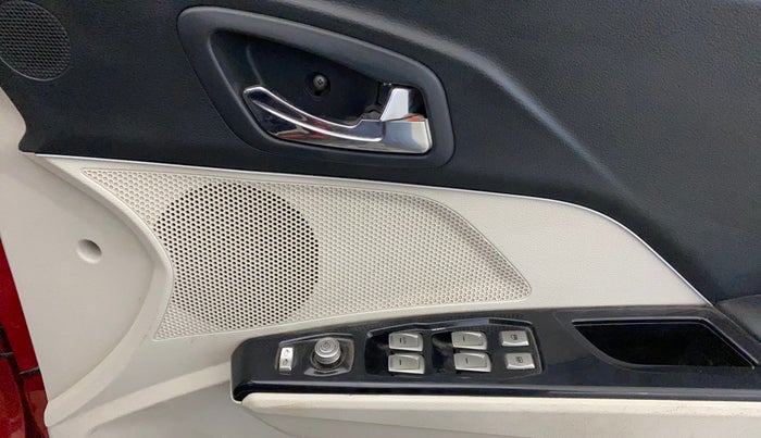 2019 Mahindra XUV300 W8 1.2 PETROL, Petrol, Manual, 83,696 km, Driver Side Door Panels Control