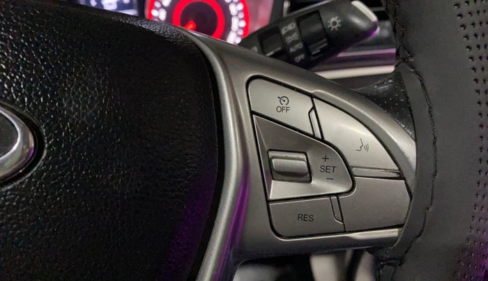 2019 Mahindra XUV300 W8 1.2 PETROL, Petrol, Manual, 83,696 km, Adaptive Cruise Control