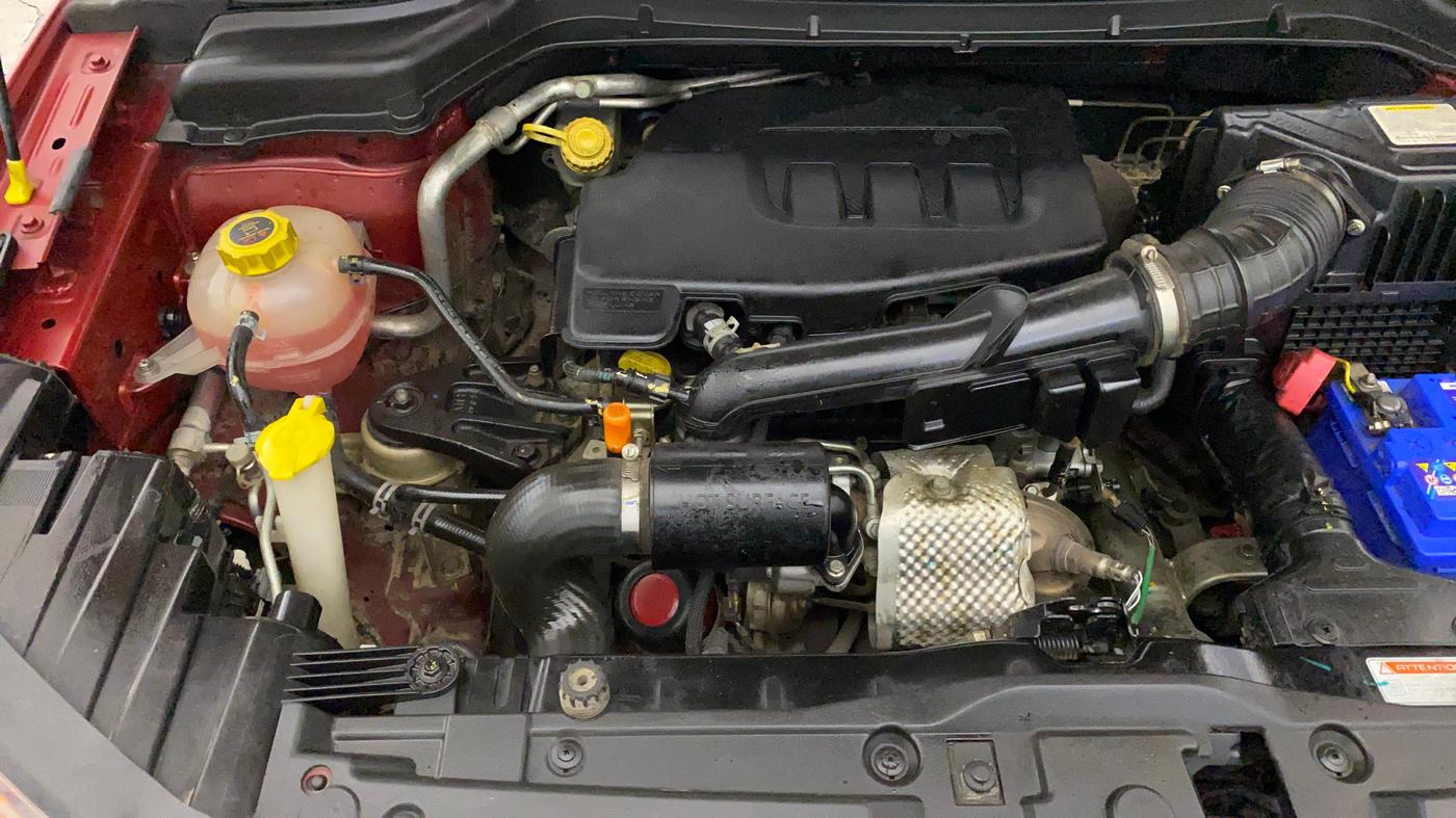 2019 Mahindra XUV300 W8 1.2 PETROL, Petrol, Manual, 83,596 km, Engine View - Right