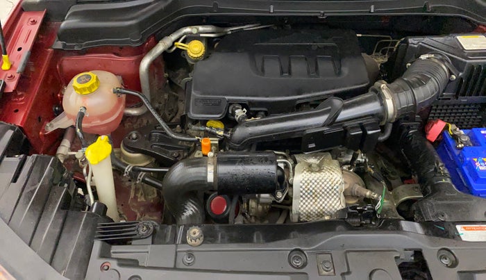 2019 Mahindra XUV300 W8 1.2 PETROL, Petrol, Manual, 83,696 km, Engine View - Right