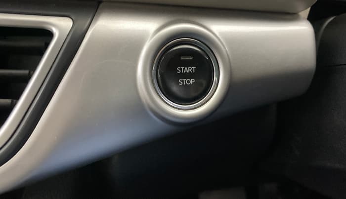 2023 Mahindra XUV700 AX 7 LUXURY D AT 7 STR, Diesel, Automatic, 31,537 km, Keyless Start/ Stop Button