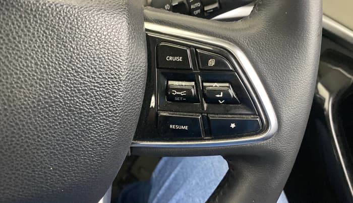 2023 Mahindra XUV700 AX 7 LUXURY D AT 7 STR, Diesel, Automatic, 31,537 km, Adaptive Cruise Control