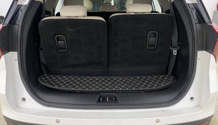 2023 Mahindra XUV700 AX 7 LUXURY D AT 7 STR, Diesel, Automatic, 31,537 km, Boot Inside