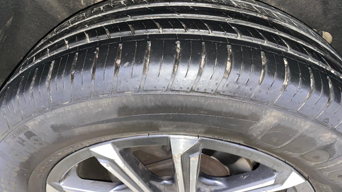 2023 Mahindra XUV700 AX 7 LUXURY D AT 7 STR, Diesel, Automatic, 31,537 km, Right Rear Tyre Tread