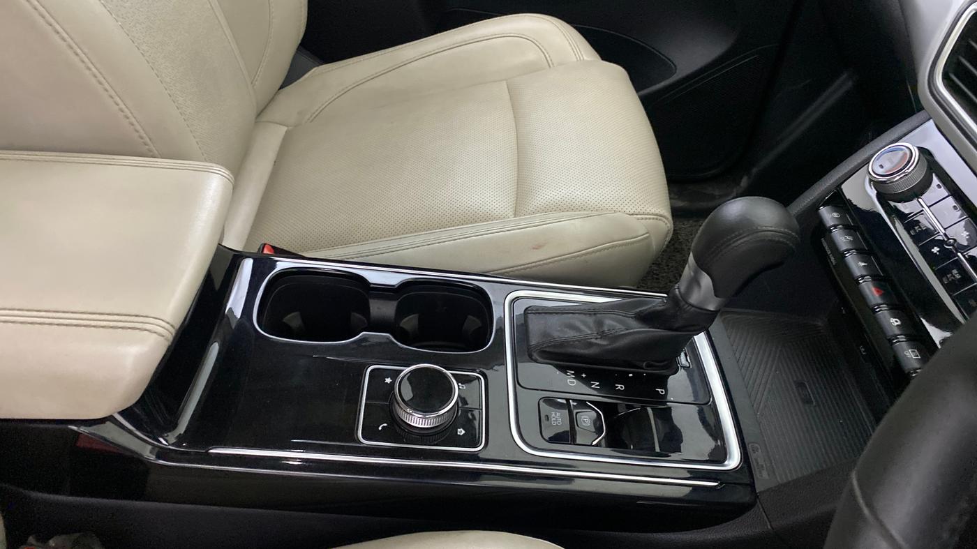 2023 Mahindra XUV700 AX 7 LUXURY D AT 7 STR, Diesel, Automatic, 31,537 km, Gear Lever