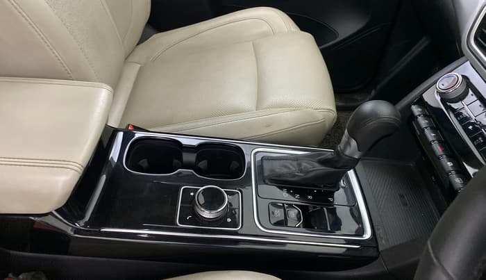 2023 Mahindra XUV700 AX 7 LUXURY D AT 7 STR, Diesel, Automatic, 31,537 km, Gear Lever