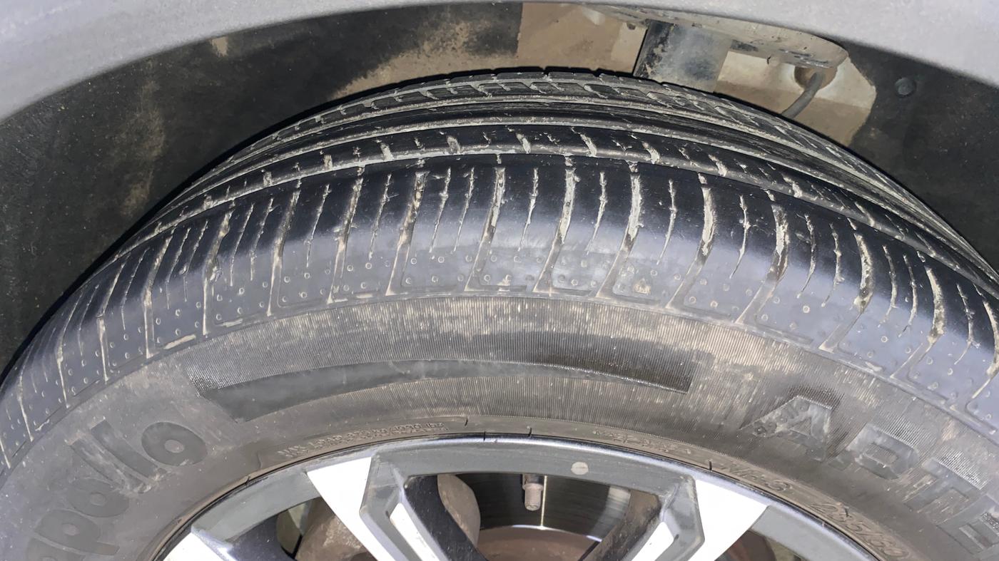2023 Mahindra XUV700 AX 7 LUXURY D AT 7 STR, Diesel, Automatic, 31,537 km, Left Front Tyre Tread