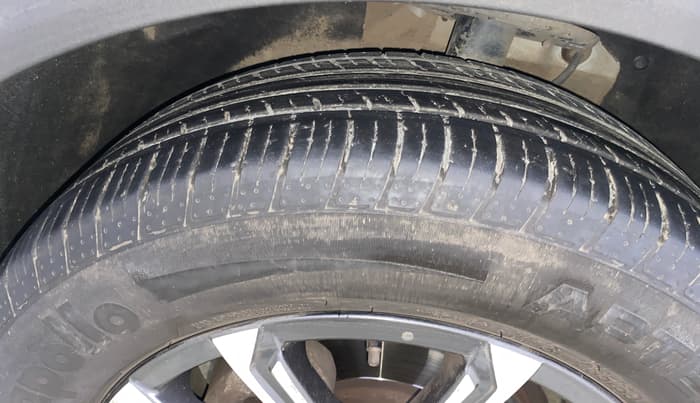 2023 Mahindra XUV700 AX 7 LUXURY D AT 7 STR, Diesel, Automatic, 31,537 km, Left Front Tyre Tread