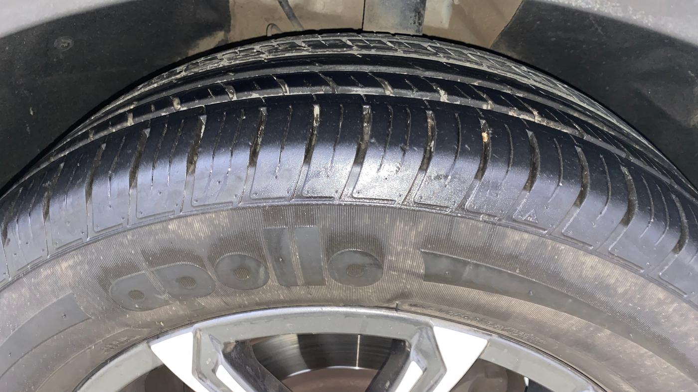 2023 Mahindra XUV700 AX 7 LUXURY D AT 7 STR, Diesel, Automatic, 31,537 km, Right Front Tyre Tread