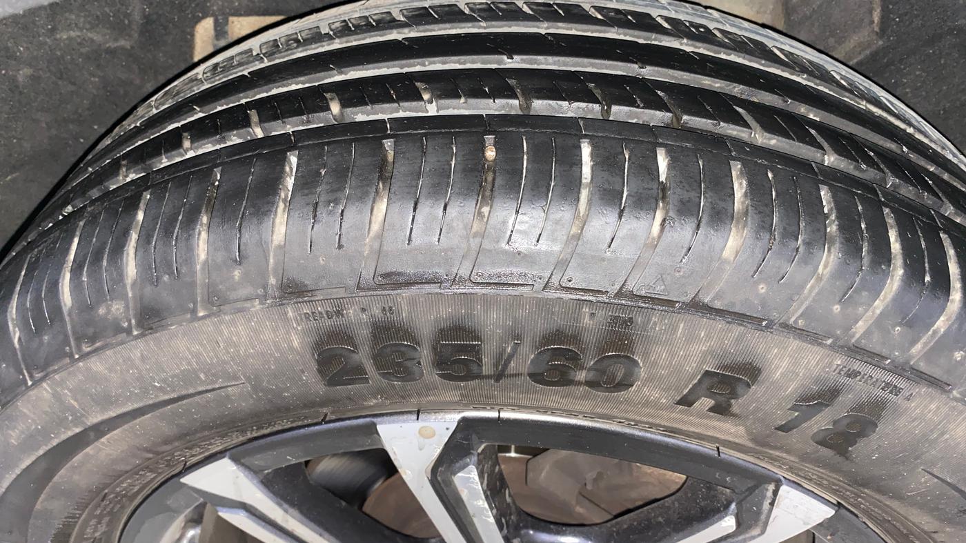 2023 Mahindra XUV700 AX 7 LUXURY D AT 7 STR, Diesel, Automatic, 31,537 km, Left Rear Tyre Tread