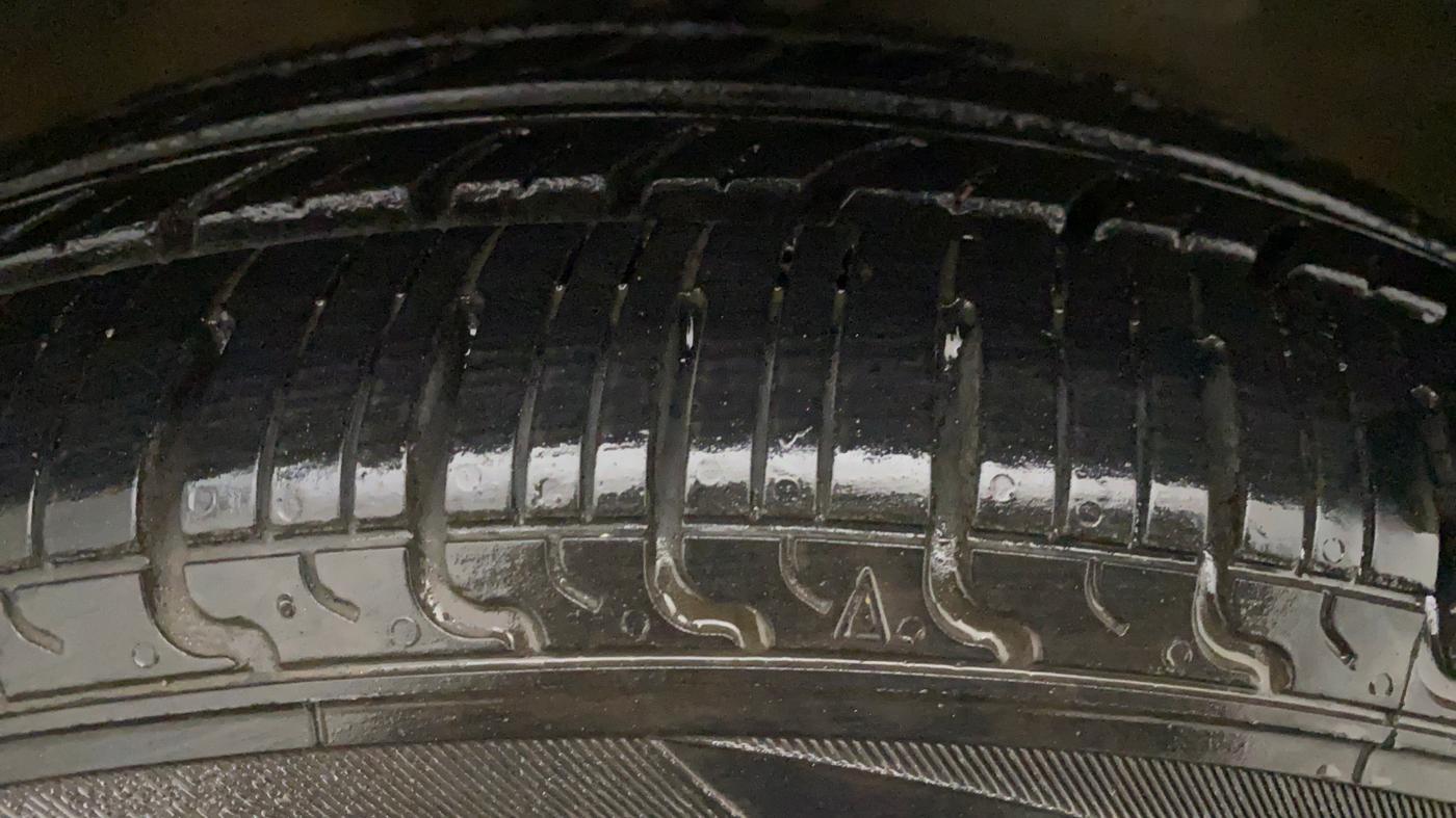 2016 Maruti Wagon R 1.0 VXI AMT, Petrol, Automatic, 33,705 km, Left Front Tyre Tread