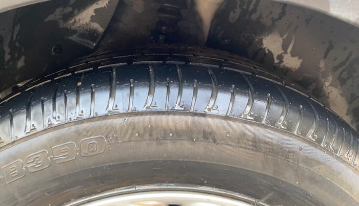 2016 Hyundai Creta SX PLUS 1.6 PETROL, Petrol, Manual, 1,11,085 km, Right Rear Tyre Tread