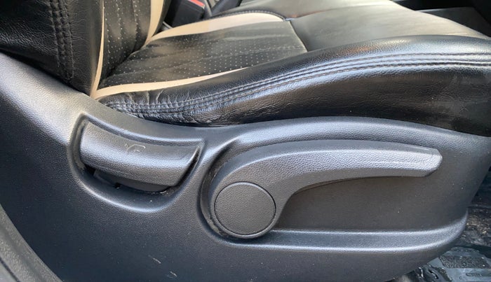 2016 Hyundai Creta SX PLUS 1.6 PETROL, Petrol, Manual, 1,11,085 km, Driver Side Adjustment Panel