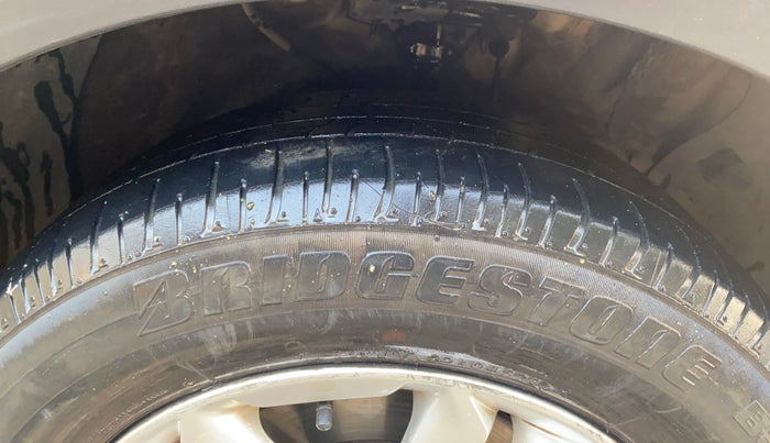 2016 Hyundai Creta SX PLUS 1.6 PETROL, Petrol, Manual, 1,11,085 km, Right Front Tyre Tread