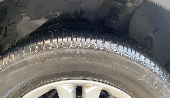 2016 Hyundai Creta SX PLUS 1.6 PETROL, Petrol, Manual, 1,11,085 km, Left Rear Tyre Tread