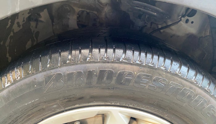 2016 Hyundai Creta SX PLUS 1.6 PETROL, Petrol, Manual, 1,11,085 km, Left Front Tyre Tread