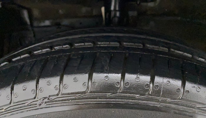 2021 Maruti Ciaz DELTA 1.5 SHVS MT PETROL, Petrol, Manual, 21,951 km, Left Front Tyre Tread