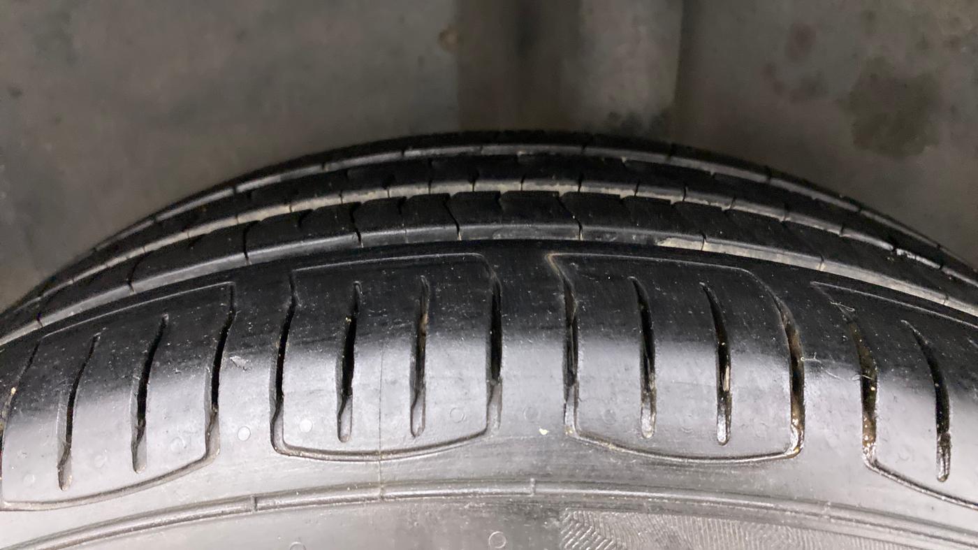 2015 Volkswagen Polo HIGHLINE1.2L, Petrol, Manual, 79,380 km, Left Rear Tyre Tread