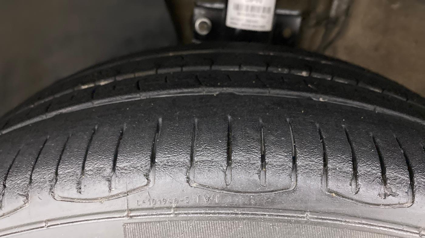 2015 Volkswagen Polo HIGHLINE1.2L, Petrol, Manual, 79,380 km, Left Front Tyre Tread