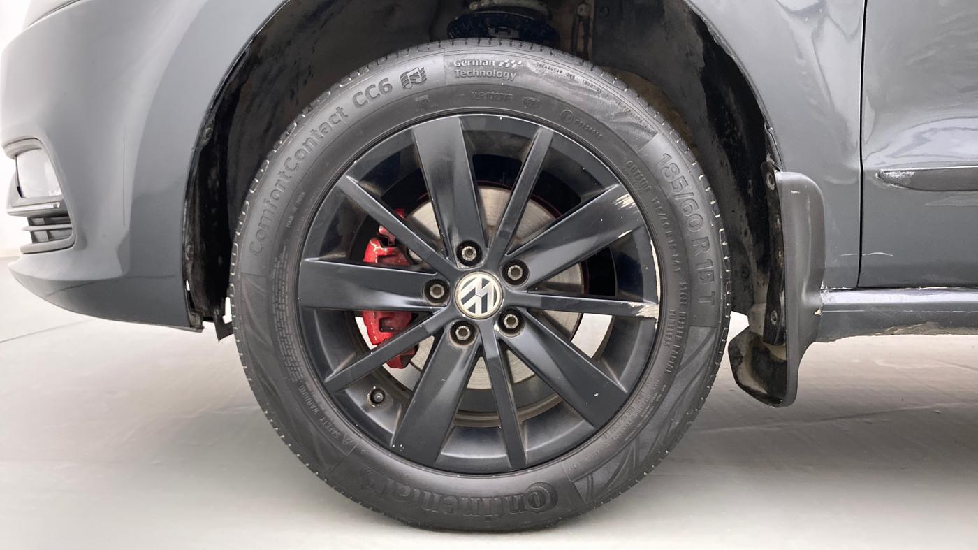 2015 Volkswagen Polo HIGHLINE1.2L, Petrol, Manual, 79,380 km, Left Front Wheel