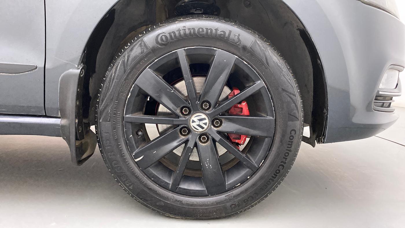 2015 Volkswagen Polo HIGHLINE1.2L, Petrol, Manual, 79,380 km, Right Front Wheel