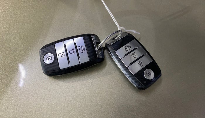 2020 KIA SONET HTX 1.5, Diesel, Manual, 67,995 km, Key Close Up