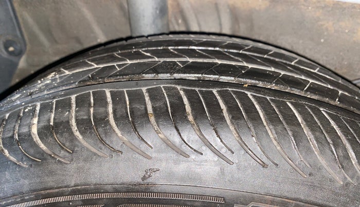 2020 KIA SONET HTX 1.5, Diesel, Manual, 67,995 km, Right Rear Tyre Tread