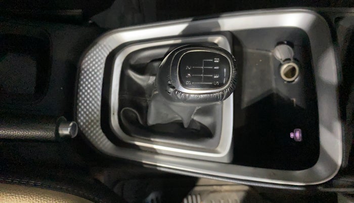 2020 KIA SONET HTX 1.5, Diesel, Manual, 67,995 km, Gear Lever