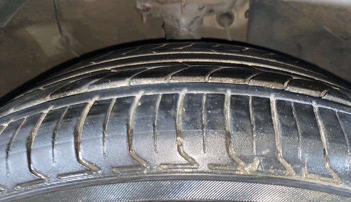 2020 KIA SONET HTX 1.5, Diesel, Manual, 67,995 km, Right Front Tyre Tread