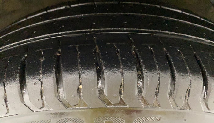 2021 Maruti Swift ZXI D, Petrol, Manual, 20,671 km, Right Front Tyre Tread