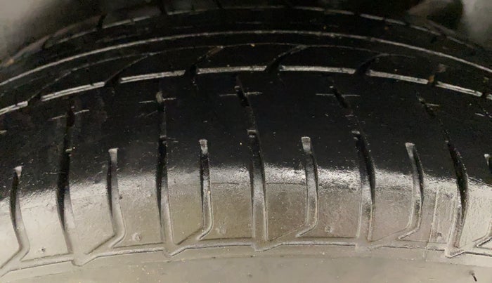 2021 Maruti Swift ZXI D, Petrol, Manual, 20,671 km, Left Rear Tyre Tread