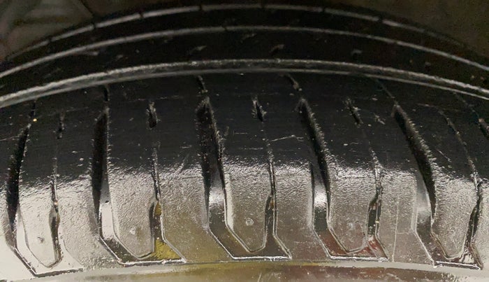 2021 Maruti Swift ZXI D, Petrol, Manual, 20,671 km, Left Front Tyre Tread