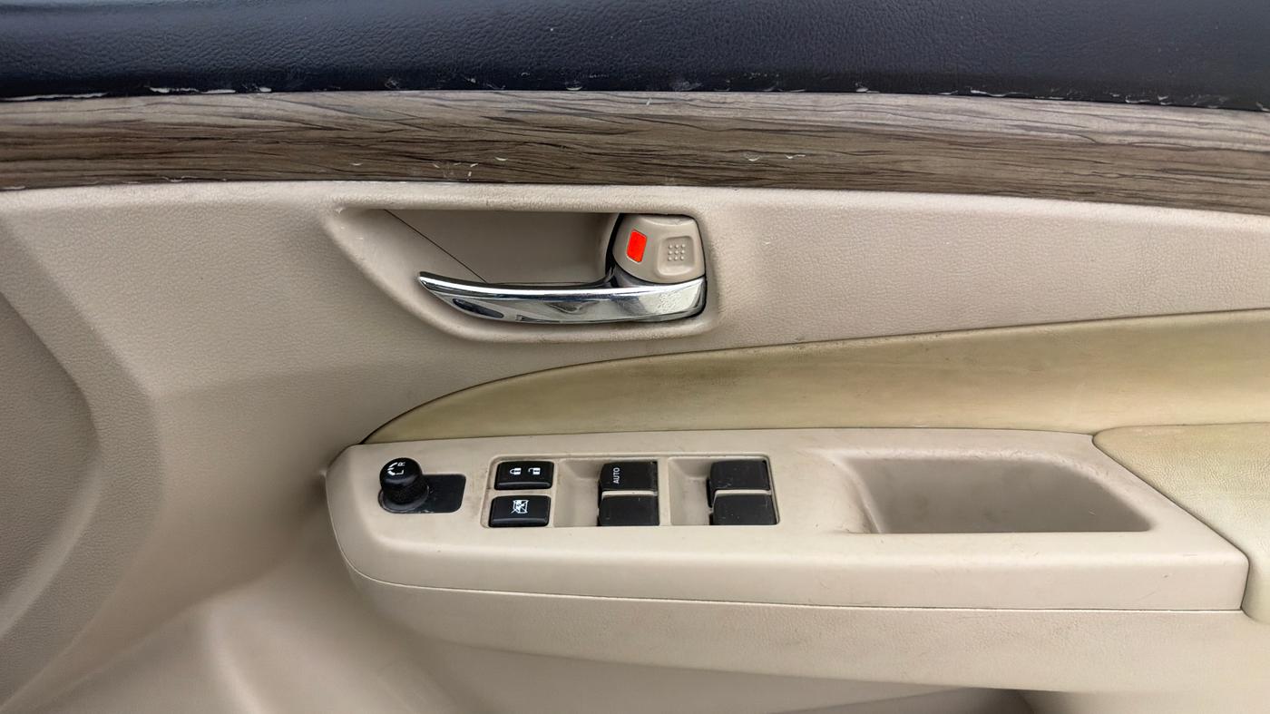 2022 Maruti Ciaz SIGMA 1.5 SHVS MT  PETROL, Petrol, Manual, 66,194 km, Driver Side Door Panels Control