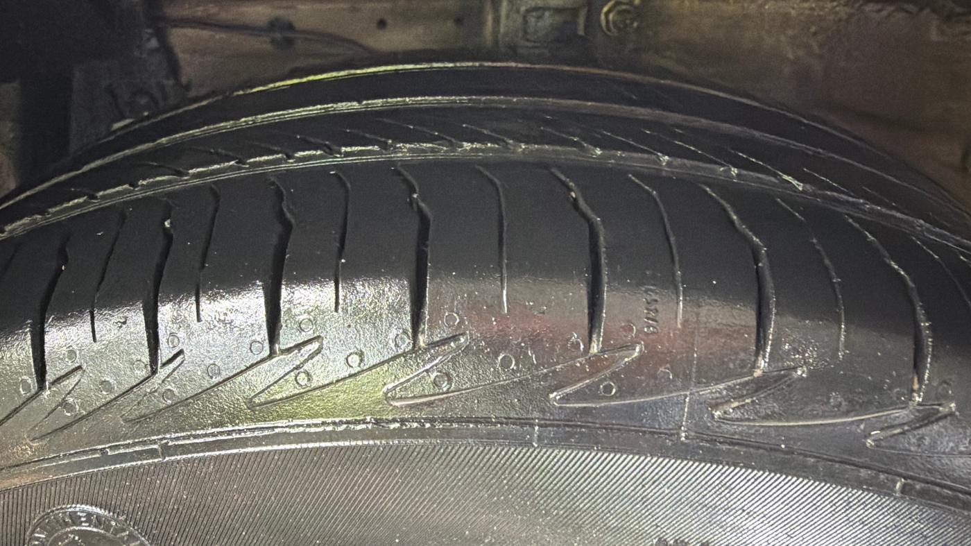2022 Maruti Ciaz SIGMA 1.5 SHVS MT  PETROL, Petrol, Manual, 66,194 km, Left Front Tyre Tread