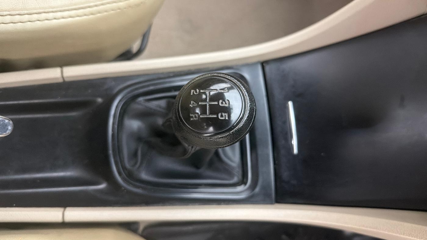 2022 Maruti Ciaz SIGMA 1.5 SHVS MT  PETROL, Petrol, Manual, 66,194 km, Gear Lever