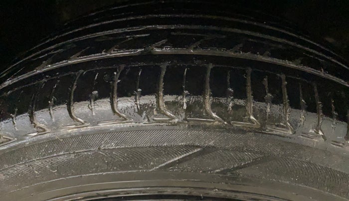 2020 Tata ALTROZ XM PETROL, Petrol, Manual, 63,444 km, Right Front Tyre Tread