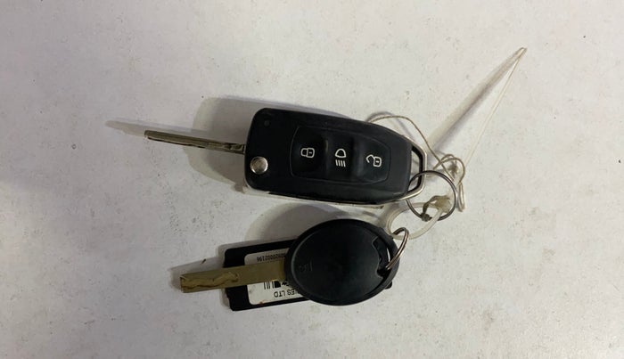 2020 Tata ALTROZ XM PETROL, Petrol, Manual, 63,444 km, Key Close Up