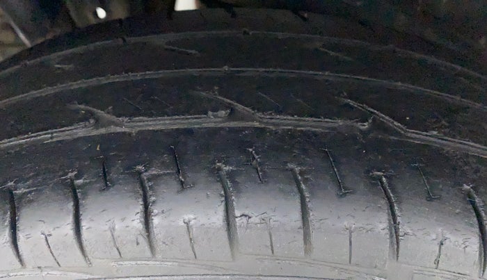 2011 Maruti Wagon R 1.0 LXI, Petrol, Manual, 64,833 km, Right Rear Tyre Tread