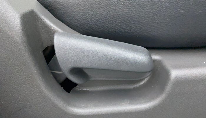 2011 Maruti Wagon R 1.0 LXI, Petrol, Manual, 64,833 km, Driver Side Adjustment Panel